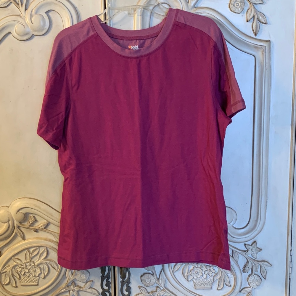 Bold Spirit athletic shirt. L